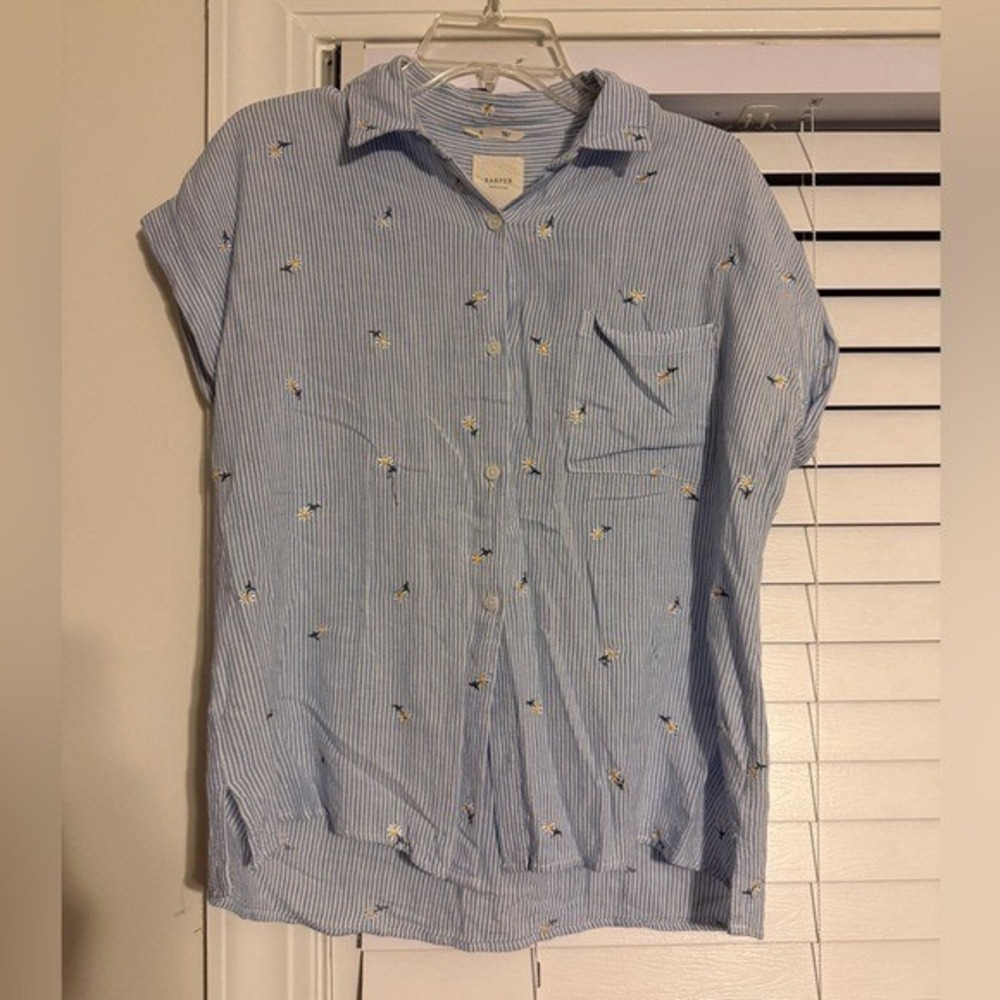 Harper Heritage Blue White Striped Daisy Embroidered Button Up Shirt Small